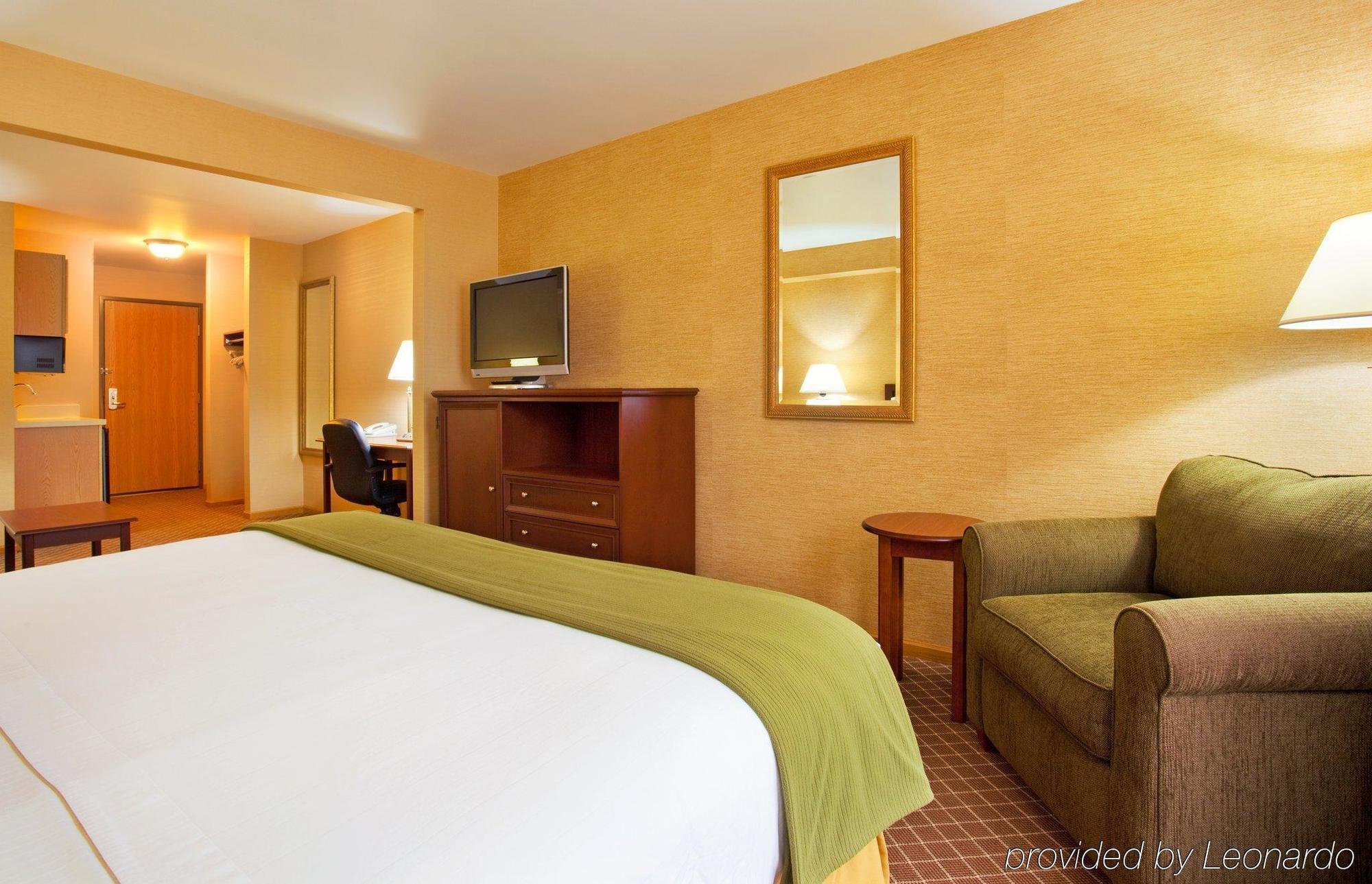 Holiday Inn Express & Suites Iron Mountain, An Ihg Hotel Phòng bức ảnh