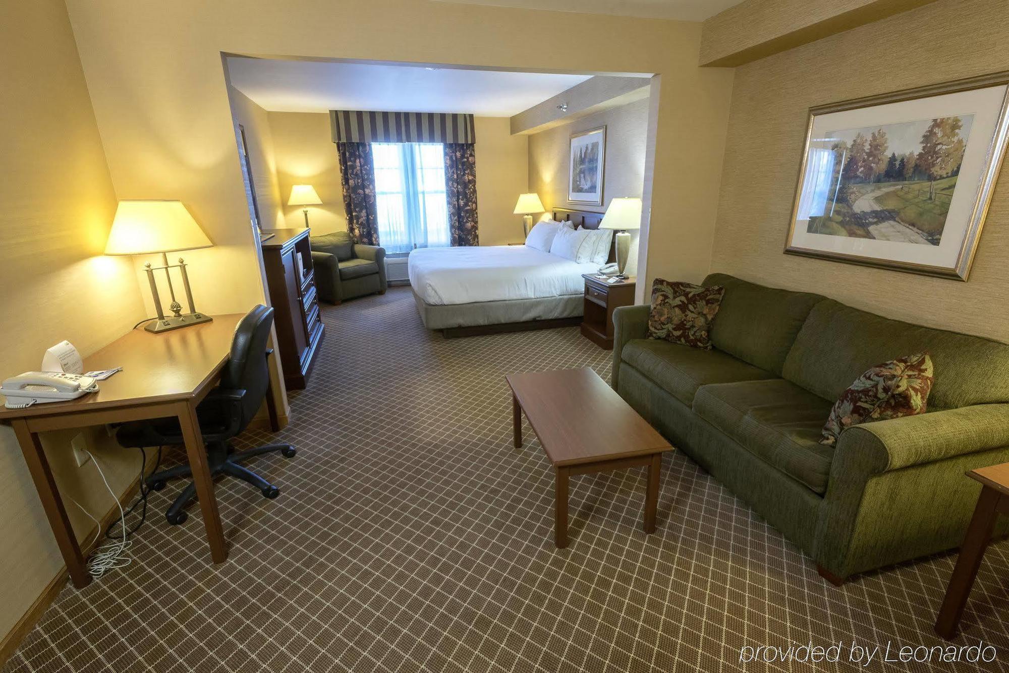 Holiday Inn Express & Suites Iron Mountain, An Ihg Hotel Ngoại thất bức ảnh